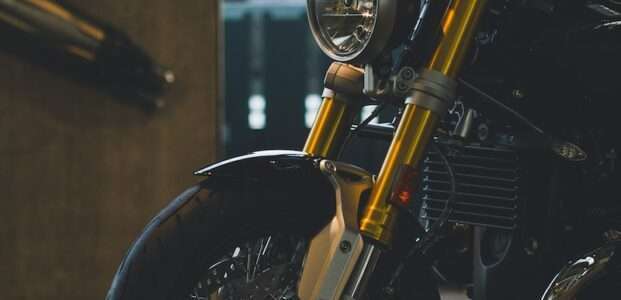 Est-ce facile de remplacer une béquille de moto sur sa moto ?